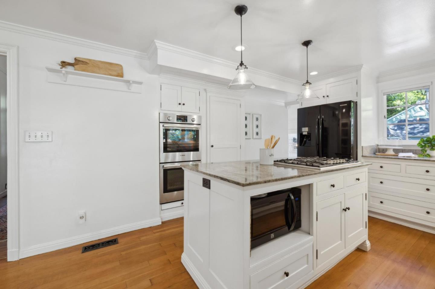 Detail Gallery Image 30 of 85 For 807 Crystal Springs Rd, Hillsborough,  CA 94010 - 4 Beds | 3/2 Baths