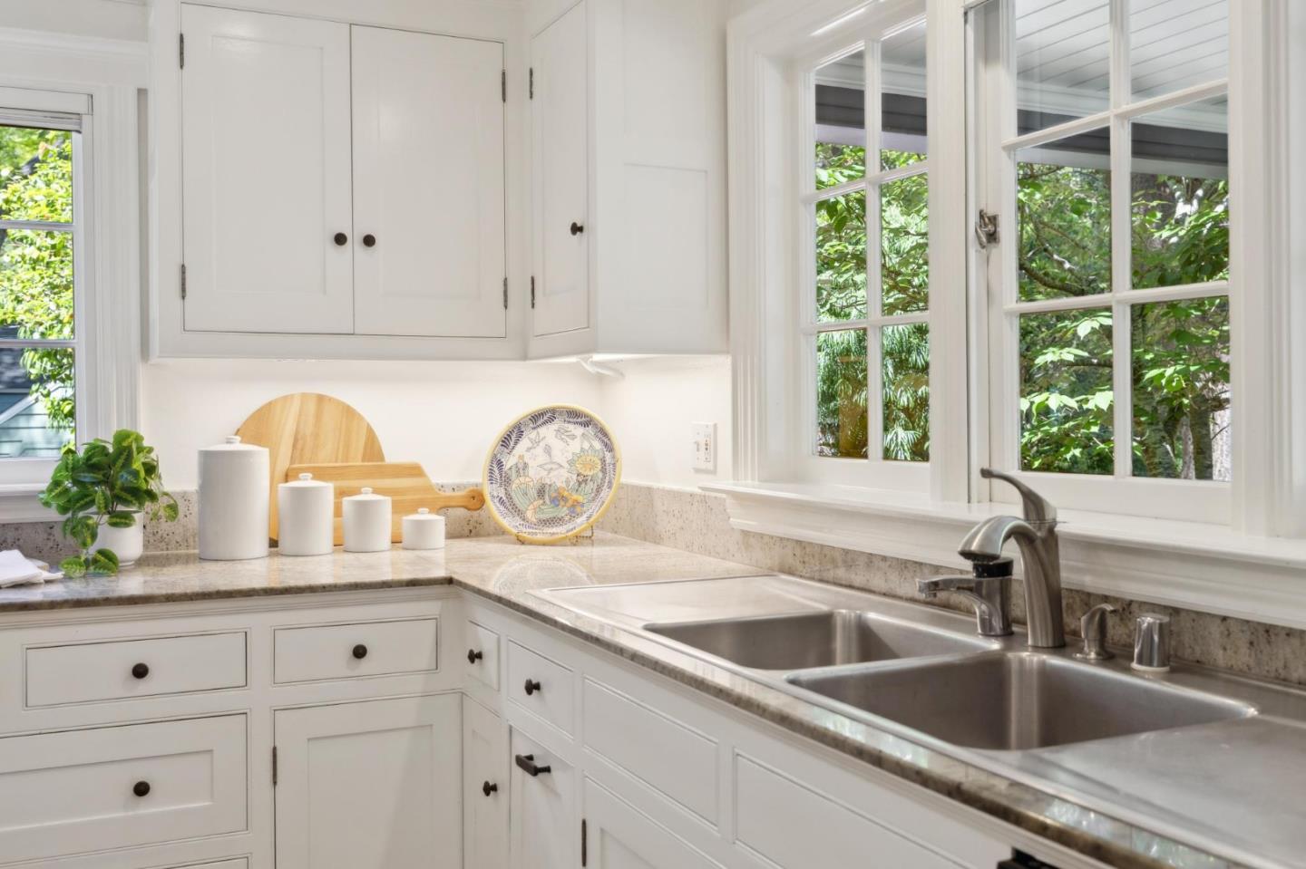 Detail Gallery Image 31 of 85 For 807 Crystal Springs Rd, Hillsborough,  CA 94010 - 4 Beds | 3/2 Baths