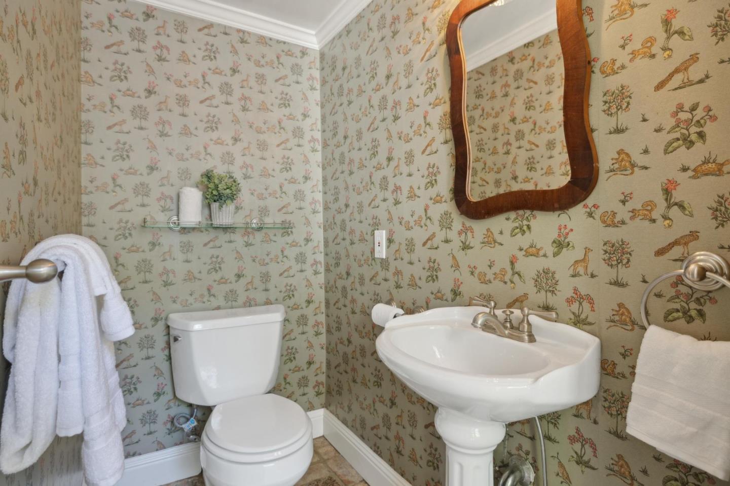 Detail Gallery Image 35 of 85 For 807 Crystal Springs Rd, Hillsborough,  CA 94010 - 4 Beds | 3/2 Baths