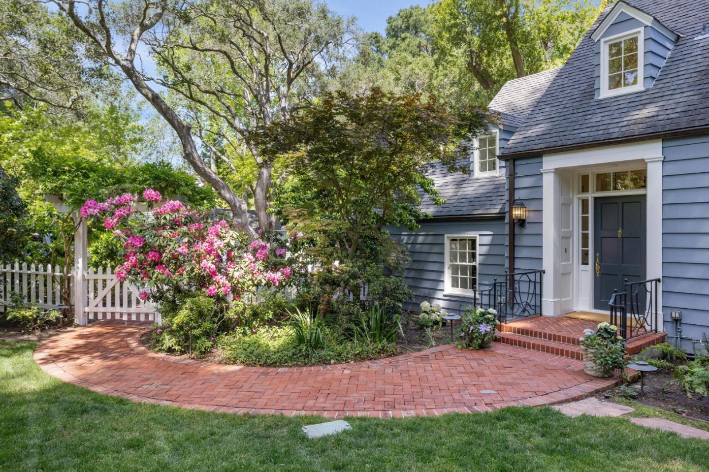 Detail Gallery Image 5 of 85 For 807 Crystal Springs Rd, Hillsborough,  CA 94010 - 4 Beds | 3/2 Baths