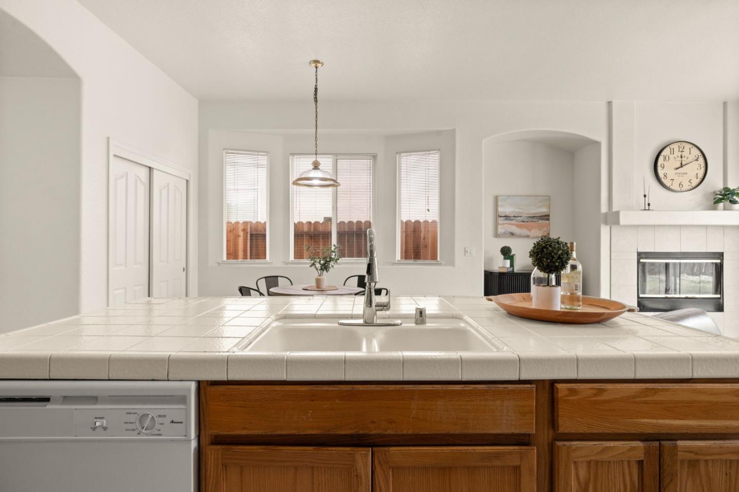 Detail Gallery Image 12 of 25 For 7008 Kilconnell Dr, Elk Grove,  CA 95758 - 4 Beds | 2 Baths