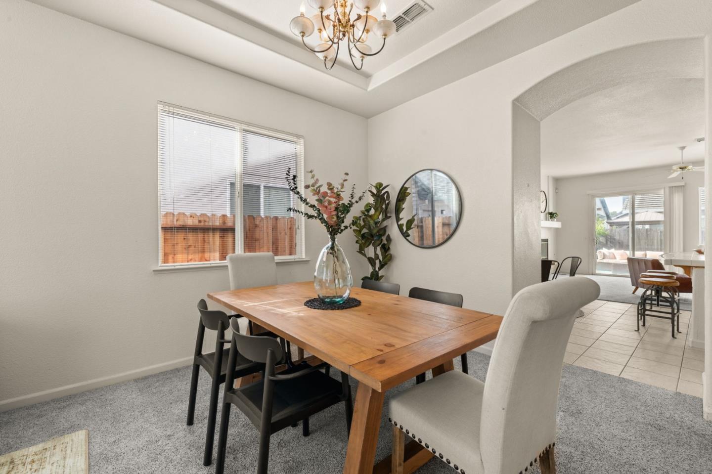 Detail Gallery Image 4 of 25 For 7008 Kilconnell Dr, Elk Grove,  CA 95758 - 4 Beds | 2 Baths