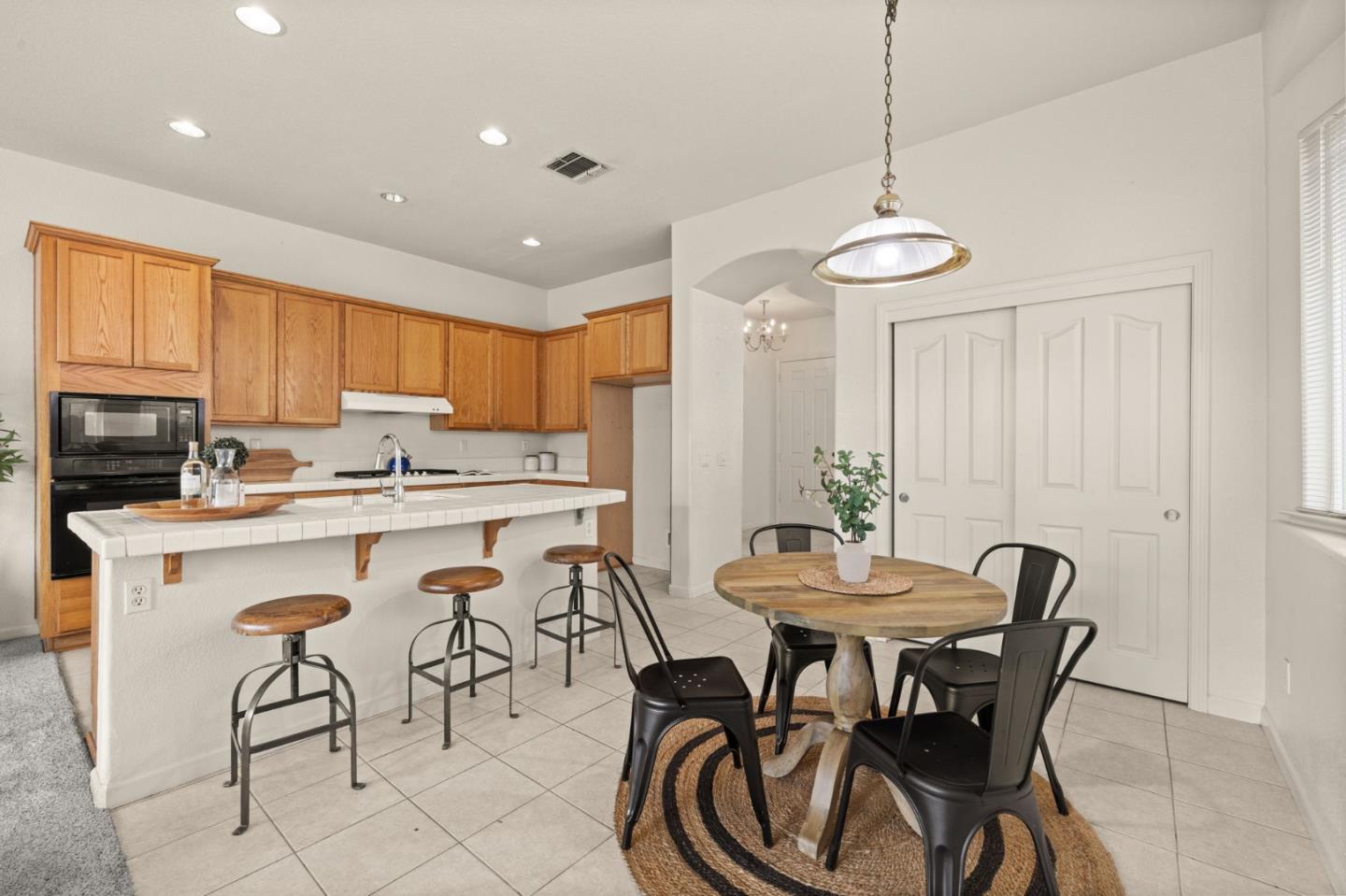 Detail Gallery Image 9 of 25 For 7008 Kilconnell Dr, Elk Grove,  CA 95758 - 4 Beds | 2 Baths