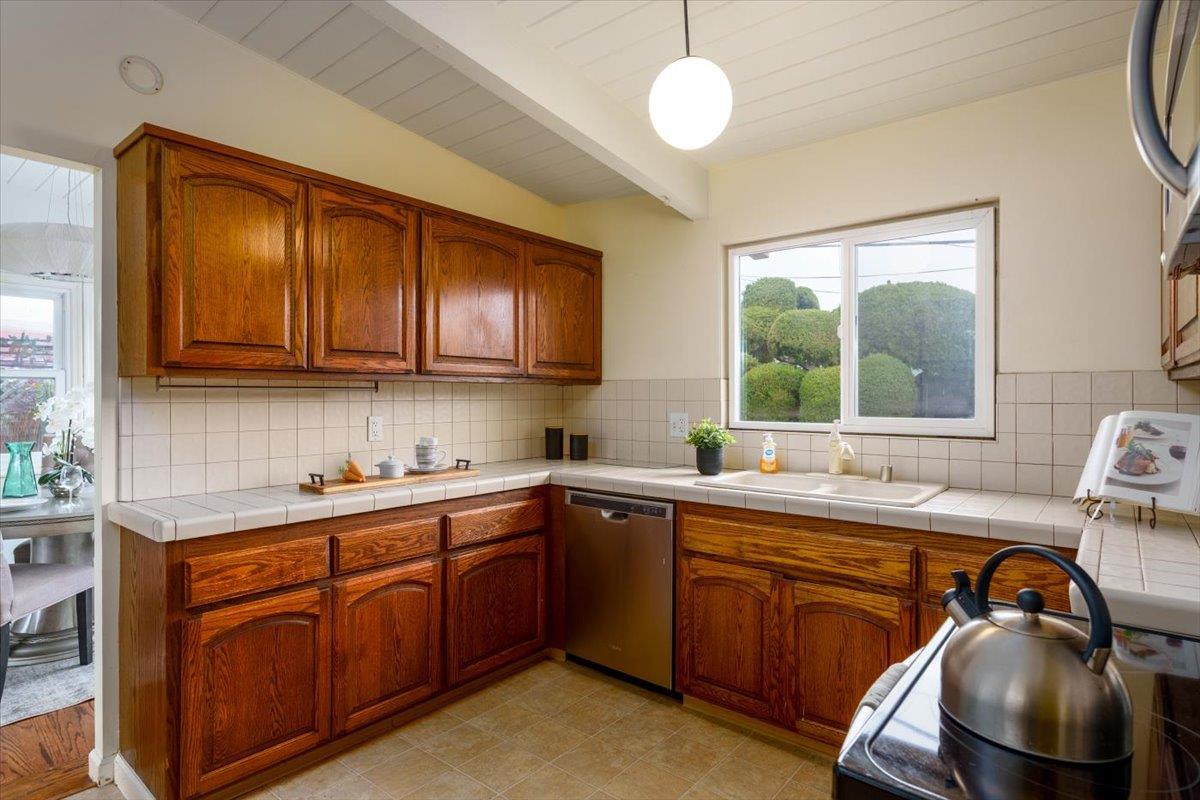 Detail Gallery Image 11 of 21 For 2037 Harding Ave, San Mateo,  CA 94403 - 3 Beds | 2 Baths