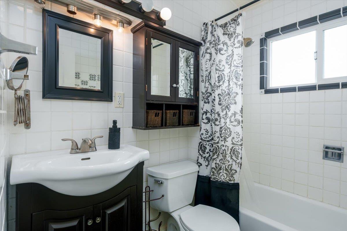 Detail Gallery Image 15 of 21 For 2037 Harding Ave, San Mateo,  CA 94403 - 3 Beds | 2 Baths