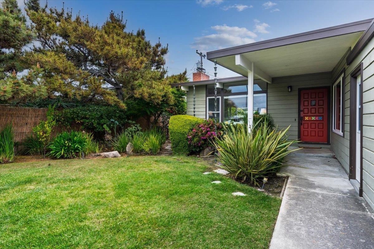 Detail Gallery Image 2 of 21 For 2037 Harding Ave, San Mateo,  CA 94403 - 3 Beds | 2 Baths