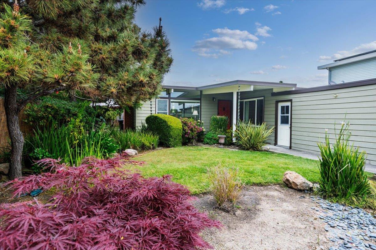 Detail Gallery Image 4 of 21 For 2037 Harding Ave, San Mateo,  CA 94403 - 3 Beds | 2 Baths