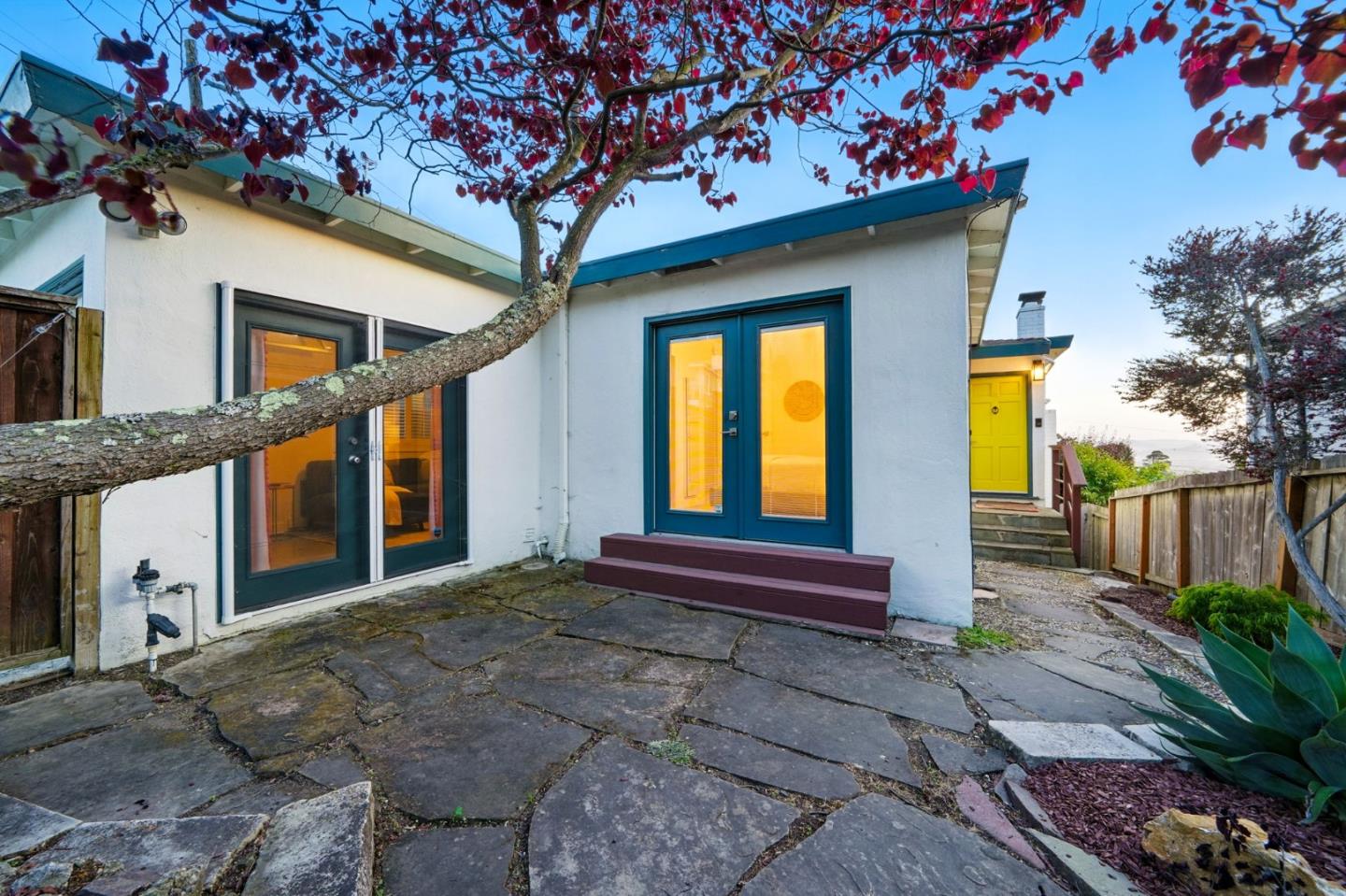 Detail Gallery Image 2 of 33 For 6532 Claremont Ave, Richmond,  CA 94805 - 3 Beds | 2 Baths