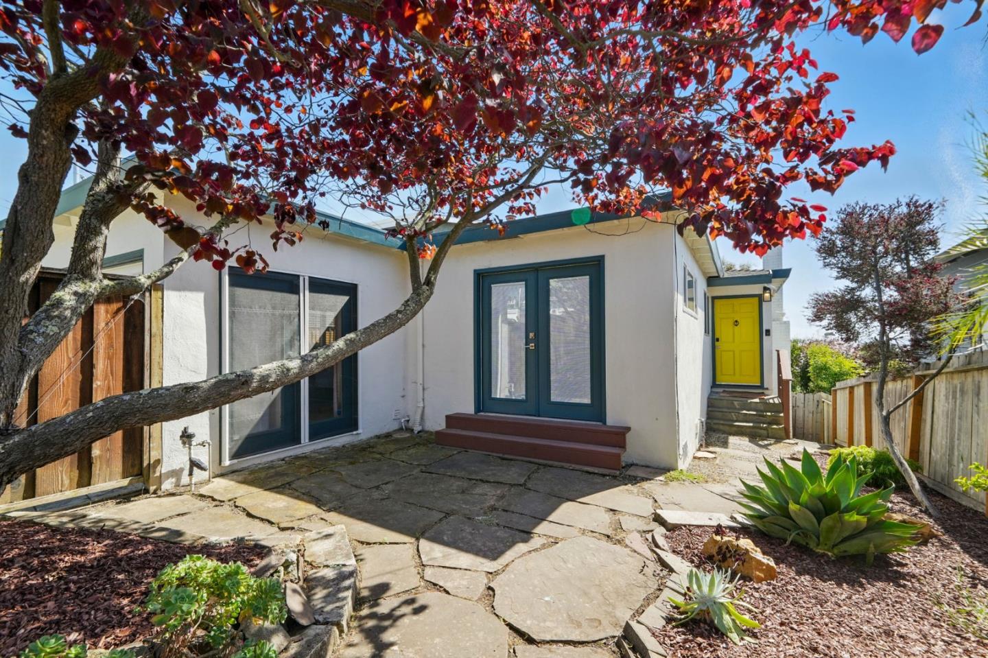 Detail Gallery Image 4 of 33 For 6532 Claremont Ave, Richmond,  CA 94805 - 3 Beds | 2 Baths