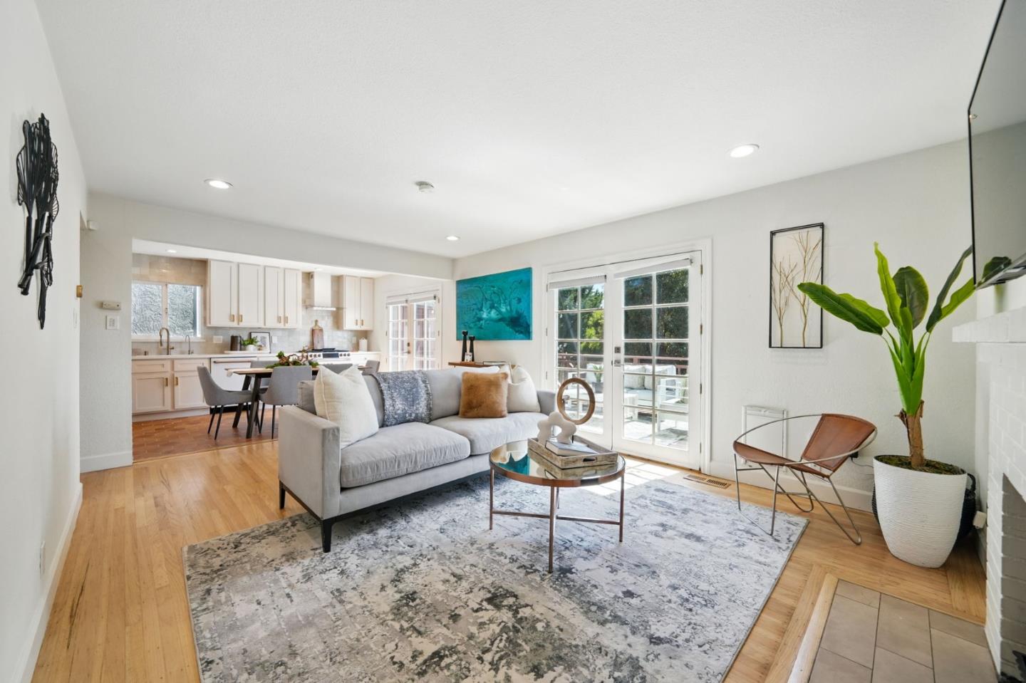 Detail Gallery Image 5 of 33 For 6532 Claremont Ave, Richmond,  CA 94805 - 3 Beds | 2 Baths