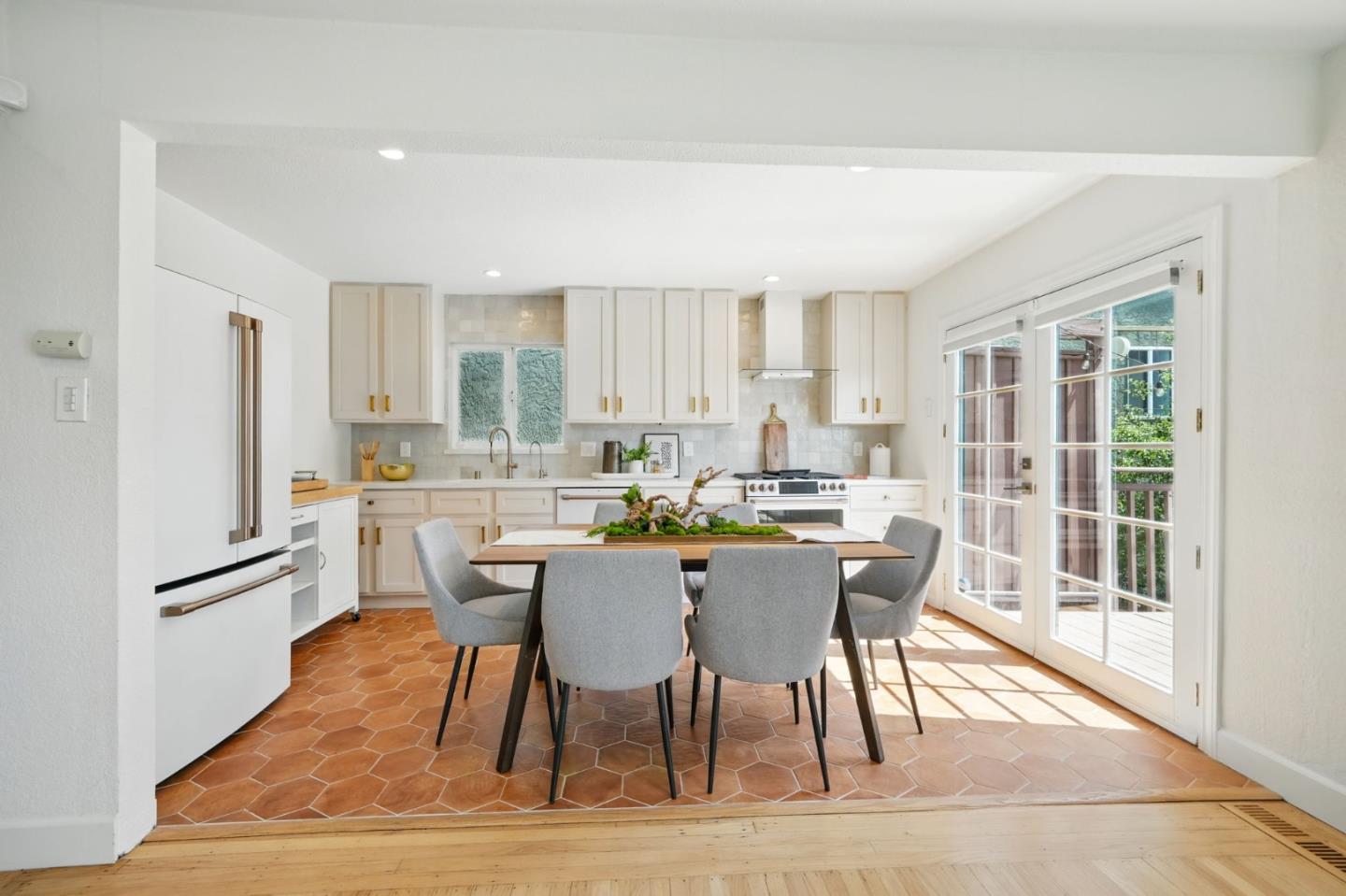 Detail Gallery Image 8 of 33 For 6532 Claremont Ave, Richmond,  CA 94805 - 3 Beds | 2 Baths