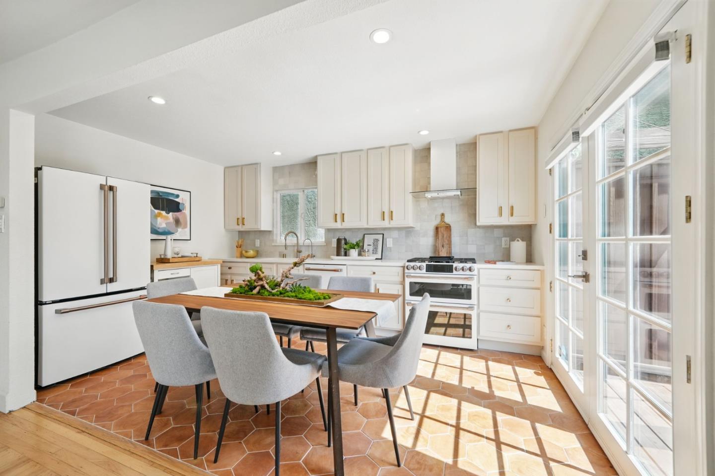 Detail Gallery Image 9 of 33 For 6532 Claremont Ave, Richmond,  CA 94805 - 3 Beds | 2 Baths