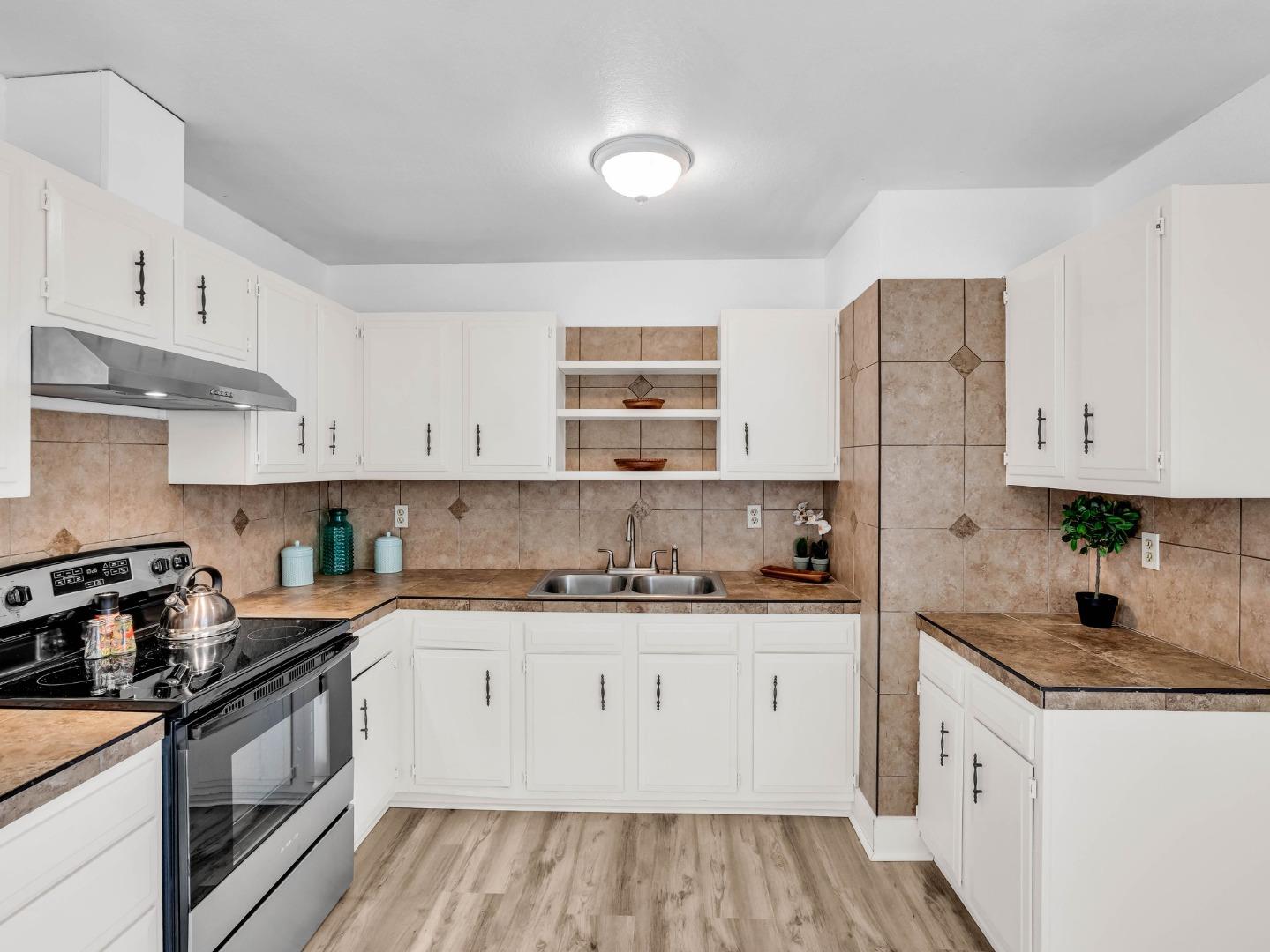 Detail Gallery Image 10 of 24 For 170 Gonzalez Dr, Hollister,  CA 95023 - 3 Beds | 2 Baths