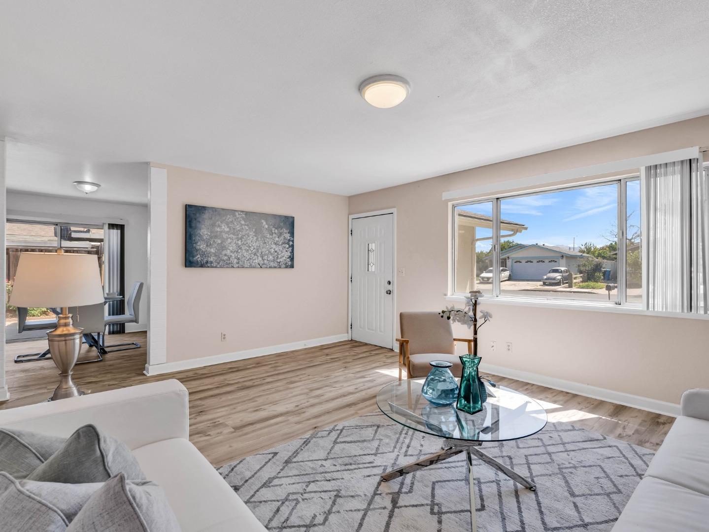 Detail Gallery Image 5 of 24 For 170 Gonzalez Dr, Hollister,  CA 95023 - 3 Beds | 2 Baths