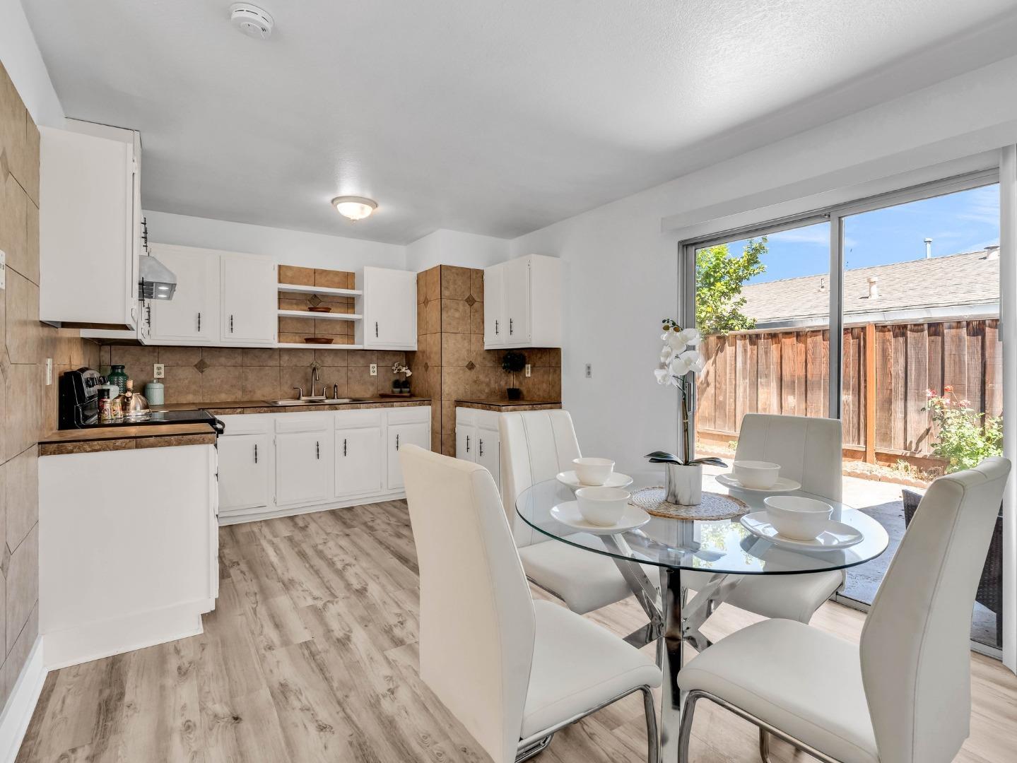 Detail Gallery Image 8 of 24 For 170 Gonzalez Dr, Hollister,  CA 95023 - 3 Beds | 2 Baths