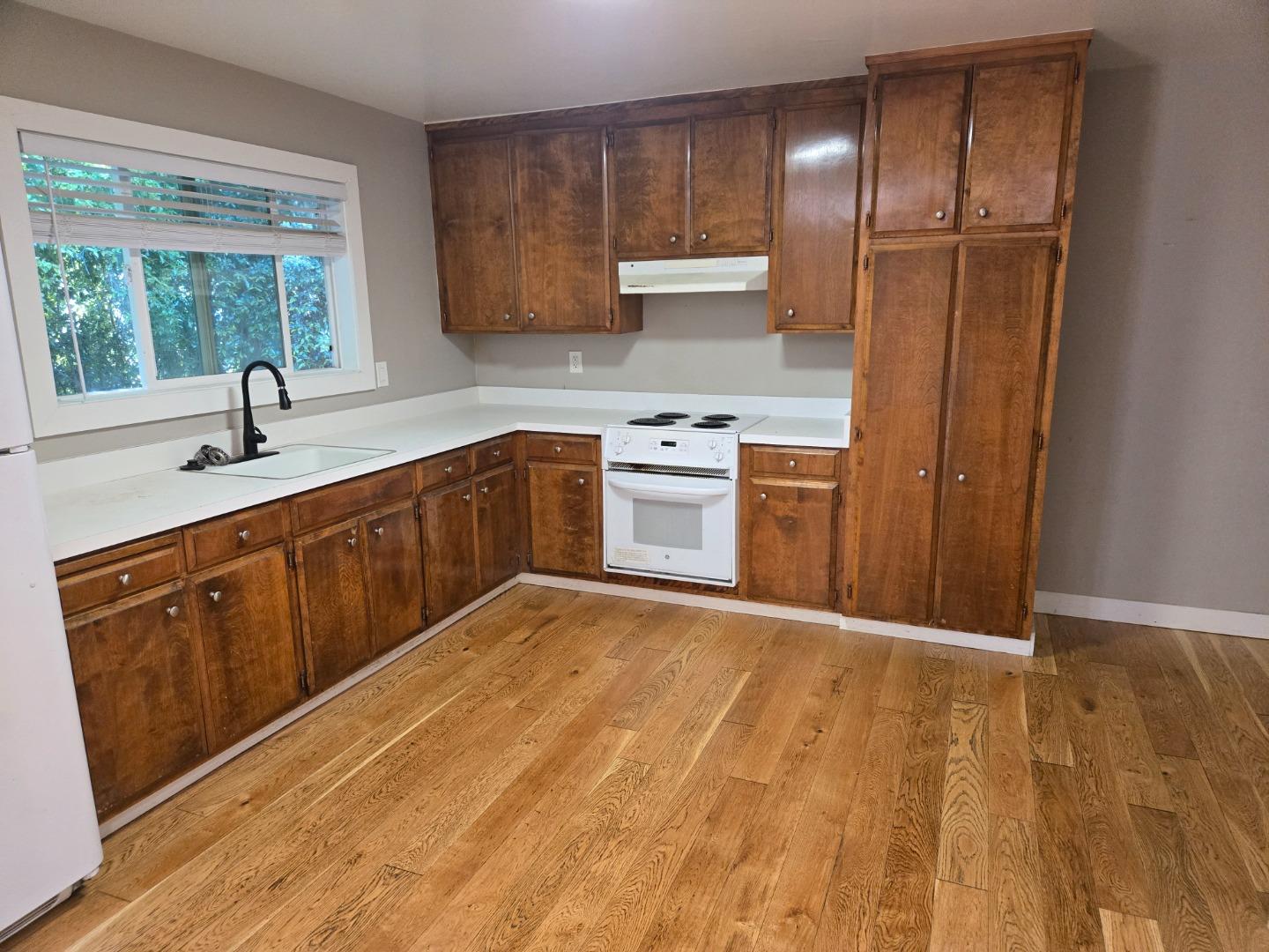Detail Gallery Image 4 of 12 For 1021 Fulton St, Redwood City,  CA 94061 - 2 Beds | 1 Baths