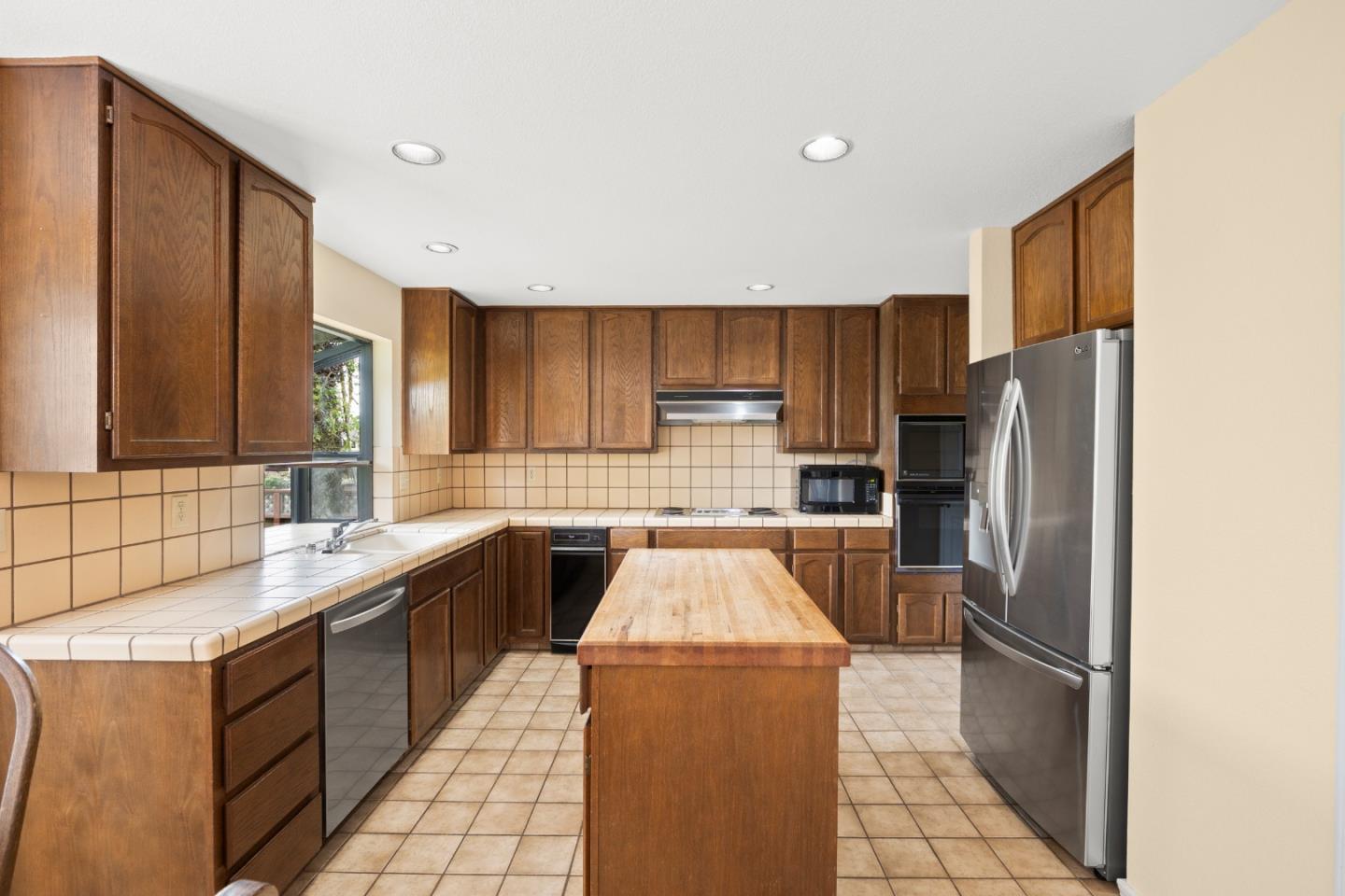 Detail Gallery Image 11 of 52 For 420 Greenbrier Rd, Half Moon Bay,  CA 94019 - 4 Beds | 3 Baths