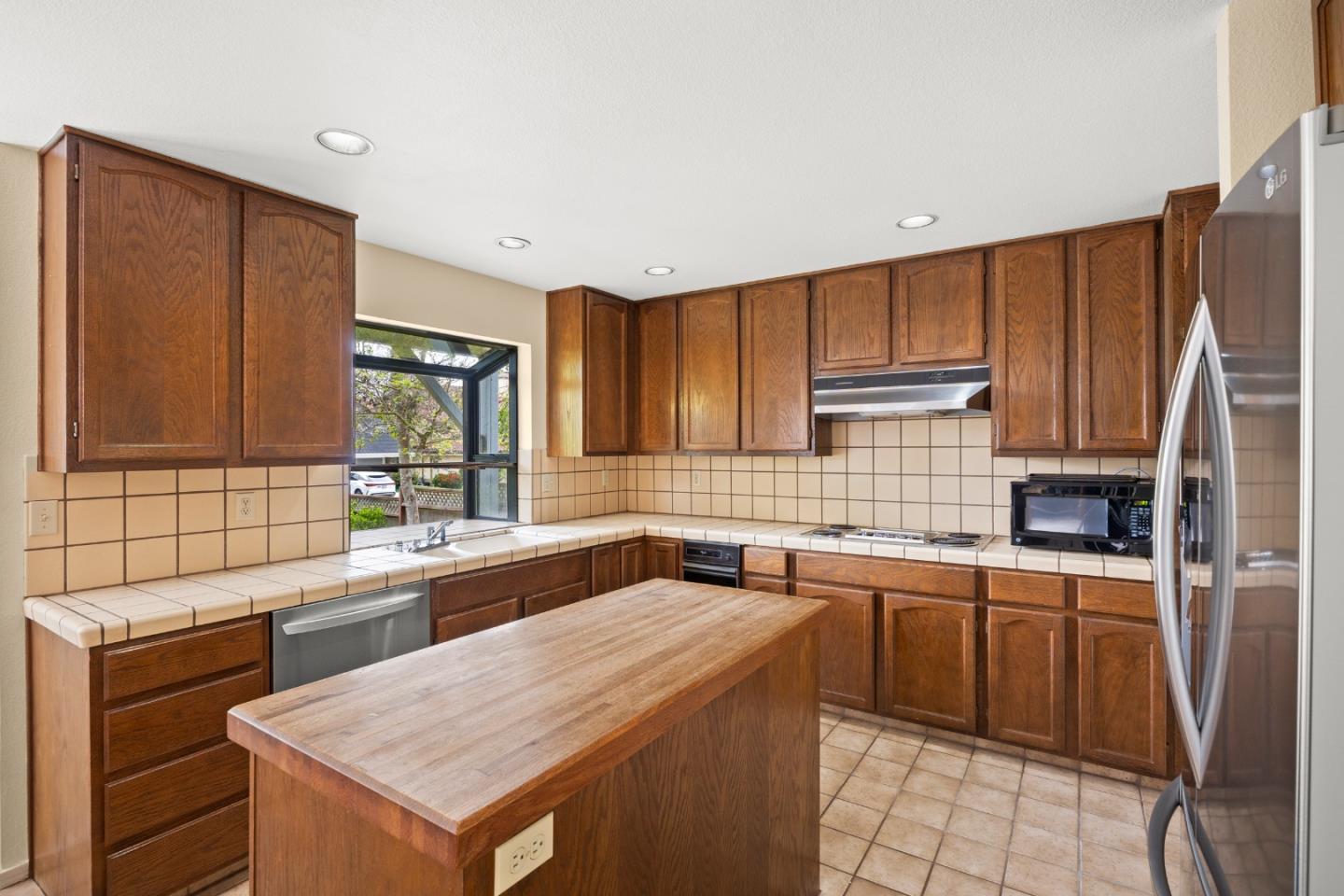 Detail Gallery Image 12 of 52 For 420 Greenbrier Rd, Half Moon Bay,  CA 94019 - 4 Beds | 3 Baths