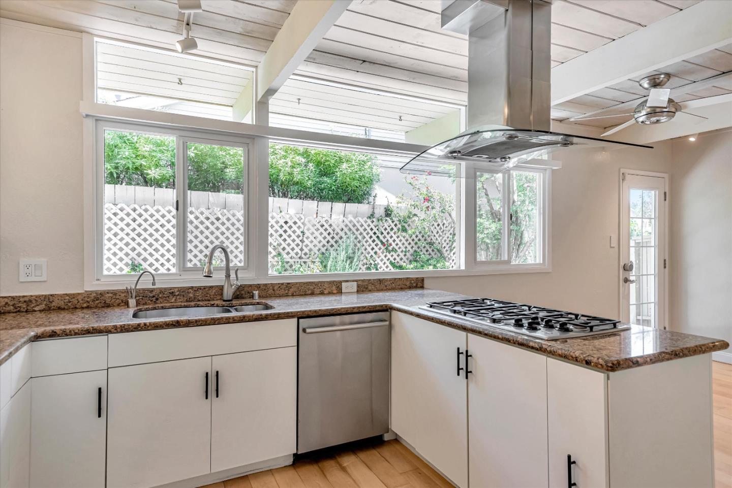 Detail Gallery Image 12 of 57 For 3112 Sunset Ter, San Mateo,  CA 94403 - 4 Beds | 2 Baths
