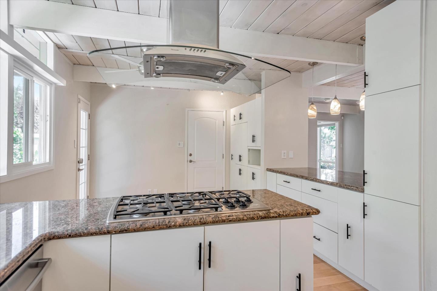 Detail Gallery Image 13 of 57 For 3112 Sunset Ter, San Mateo,  CA 94403 - 4 Beds | 2 Baths