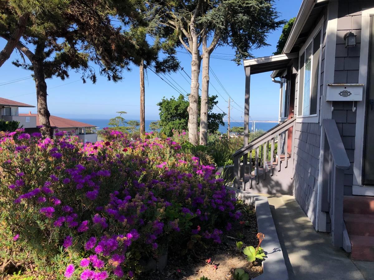Detail Gallery Image 2 of 11 For 561 David Ave, Monterey,  CA 93940 - 1 Beds | 1 Baths