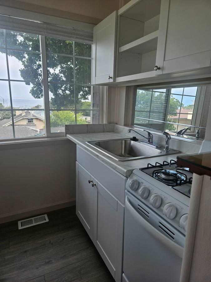 Detail Gallery Image 3 of 11 For 561 David Ave, Monterey,  CA 93940 - 1 Beds | 1 Baths