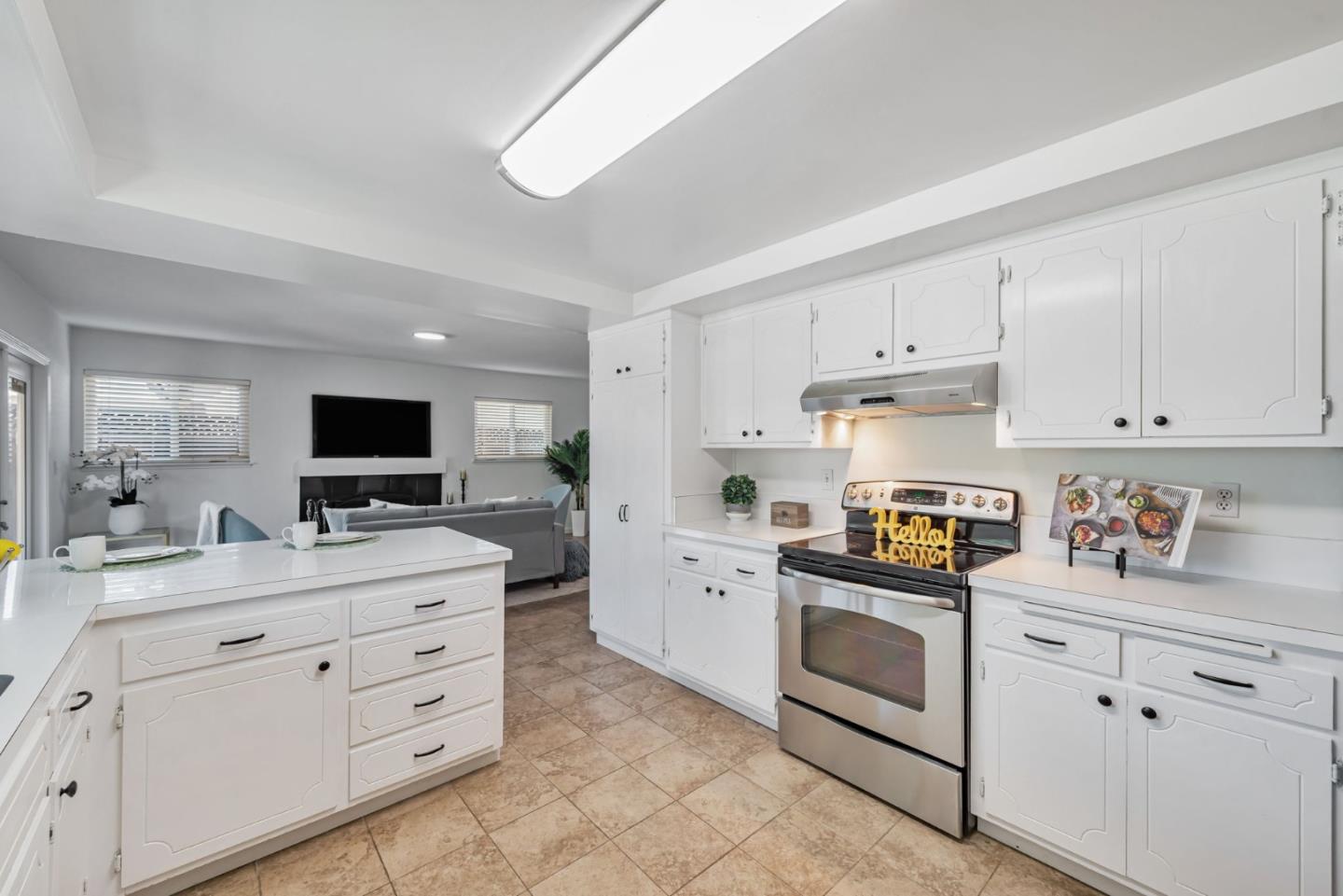 Detail Gallery Image 11 of 29 For 5847 Ettersberg Dr, San Jose,  CA 95123 - 4 Beds | 2/1 Baths