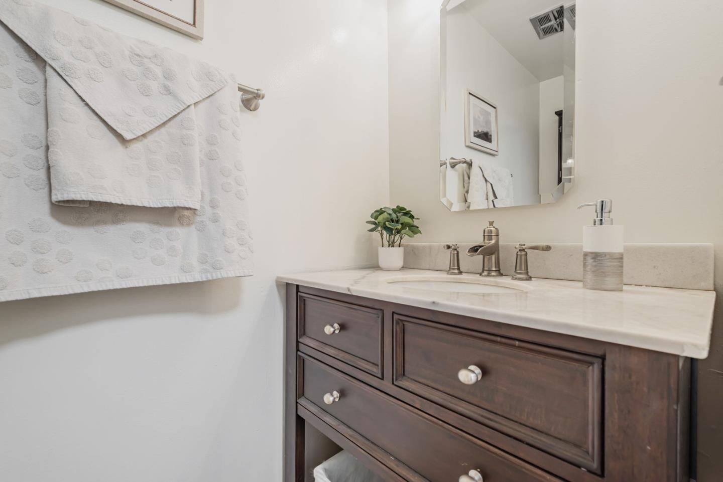Detail Gallery Image 15 of 29 For 5847 Ettersberg Dr, San Jose,  CA 95123 - 4 Beds | 2/1 Baths