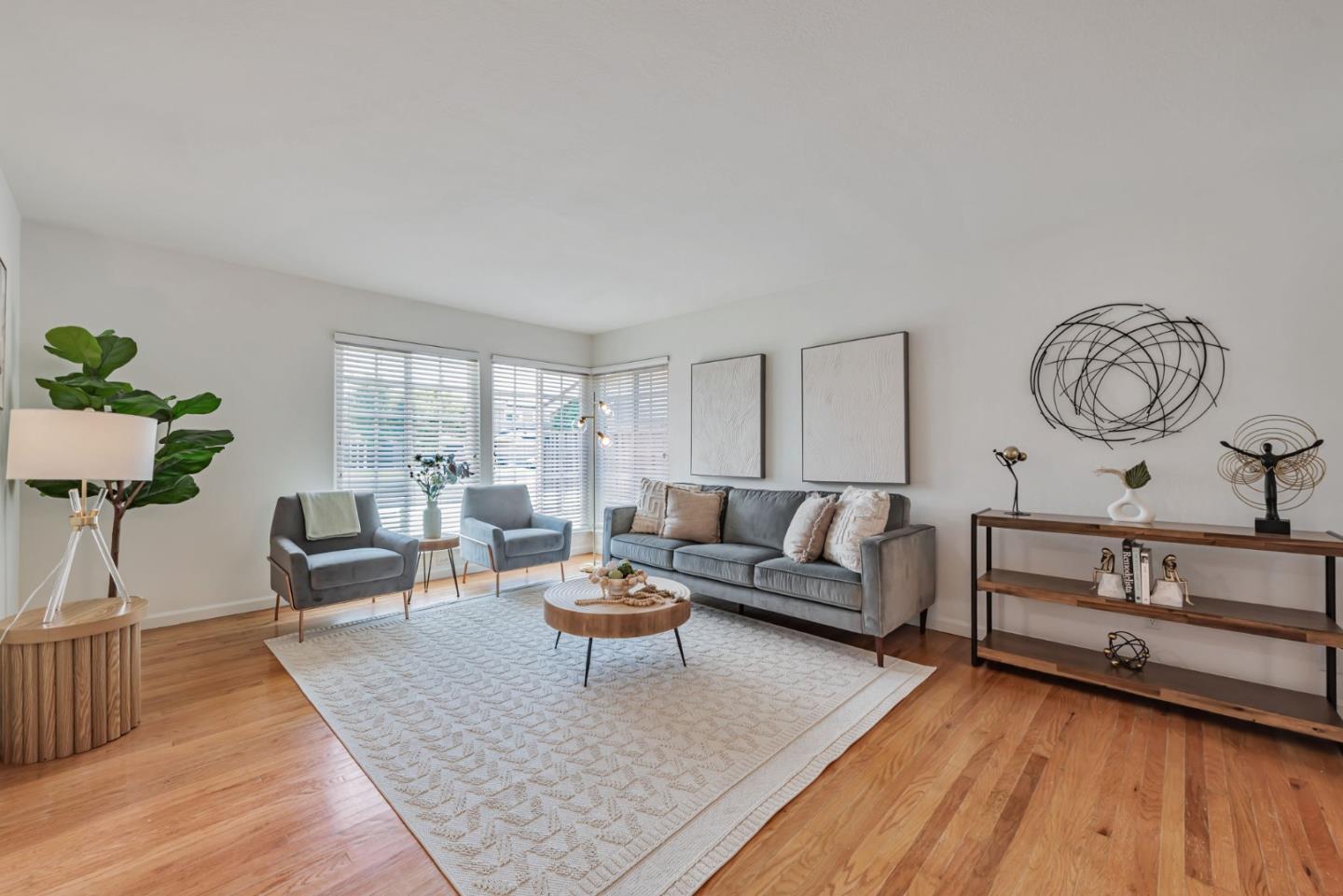 Detail Gallery Image 2 of 29 For 5847 Ettersberg Dr, San Jose,  CA 95123 - 4 Beds | 2/1 Baths