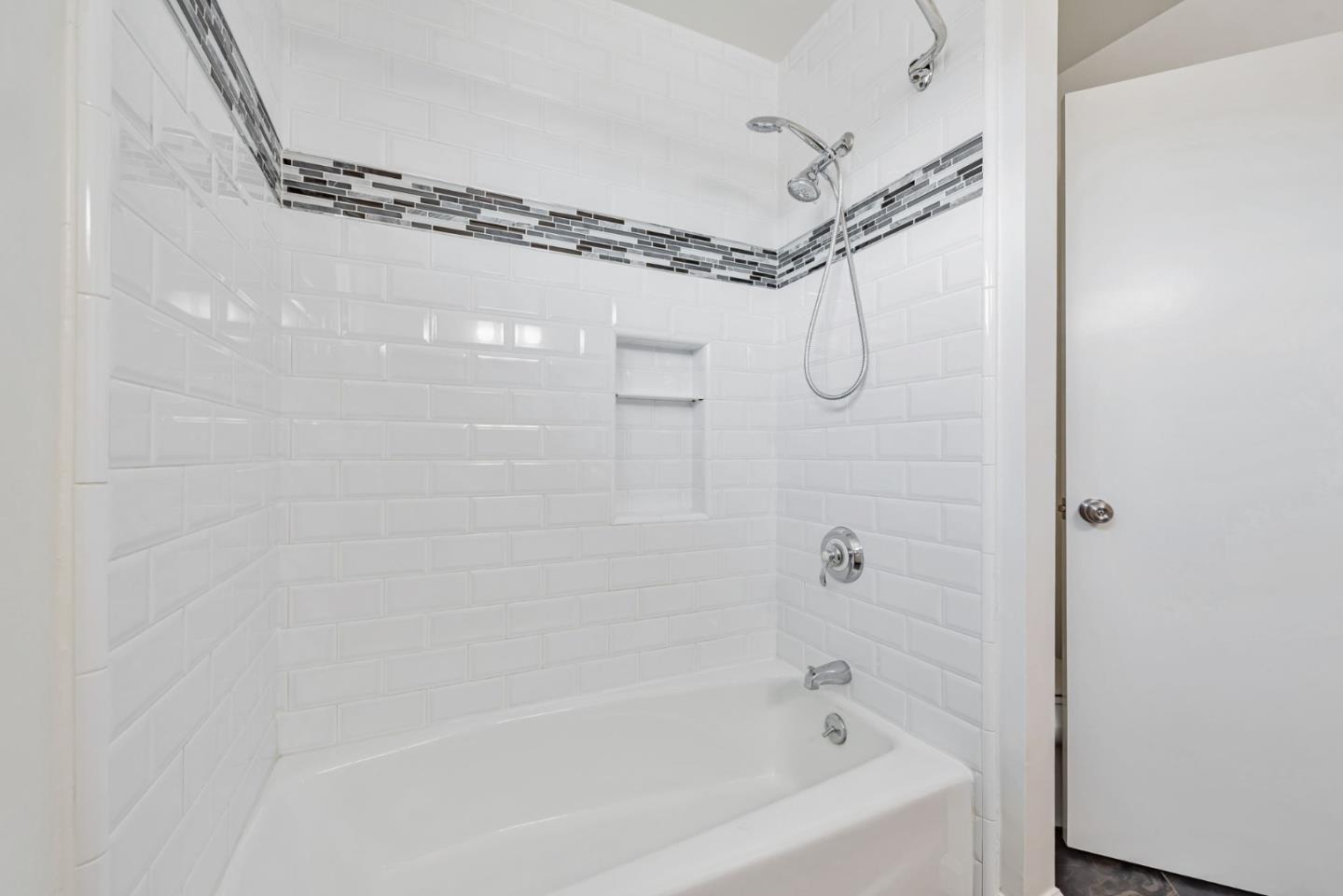 Detail Gallery Image 21 of 29 For 5847 Ettersberg Dr, San Jose,  CA 95123 - 4 Beds | 2/1 Baths