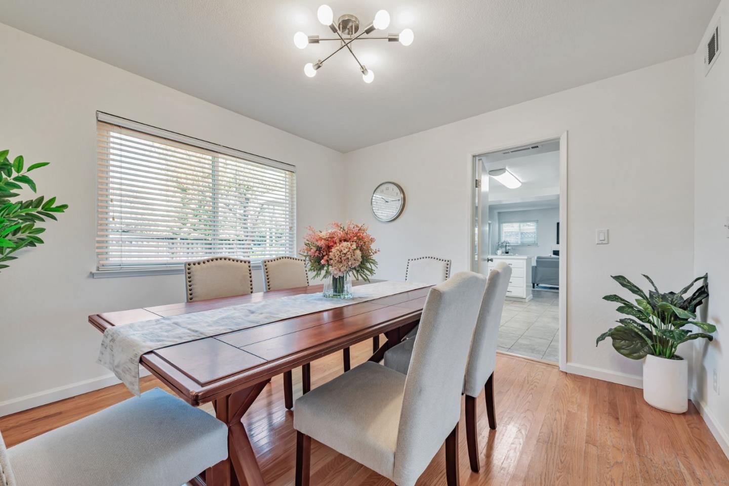 Detail Gallery Image 8 of 29 For 5847 Ettersberg Dr, San Jose,  CA 95123 - 4 Beds | 2/1 Baths
