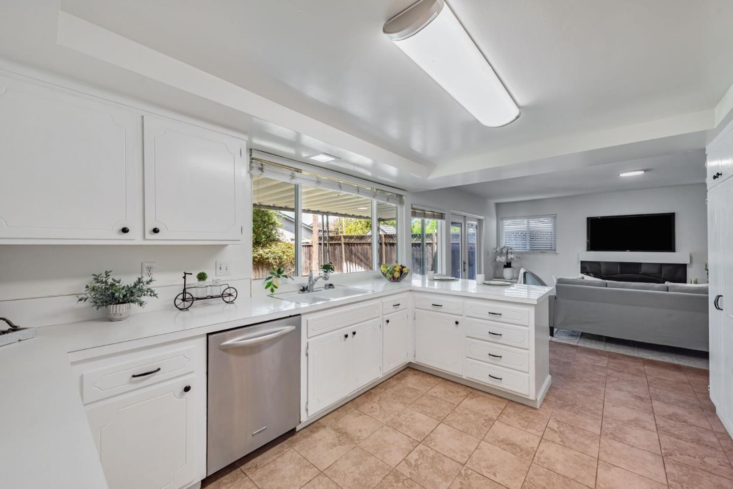 Detail Gallery Image 9 of 29 For 5847 Ettersberg Dr, San Jose,  CA 95123 - 4 Beds | 2/1 Baths