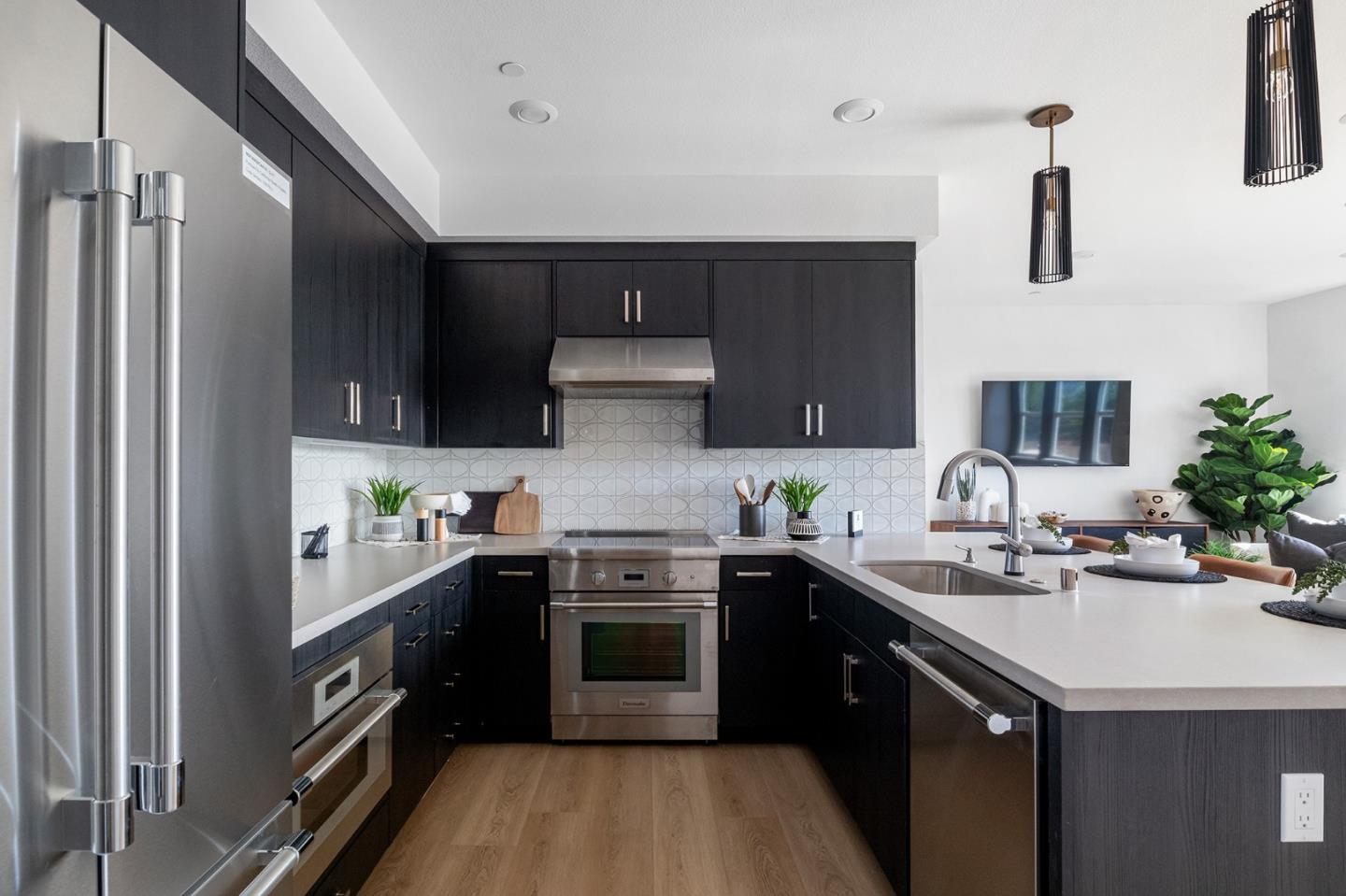 Detail Gallery Image 3 of 26 For 1301 Barbet Circle #3,  Sunnyvale,  CA 94087 - 3 Beds | 3 Baths