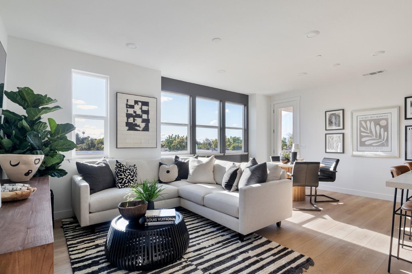 Detail Gallery Image 4 of 26 For 1301 Barbet Circle #3,  Sunnyvale,  CA 94087 - 3 Beds | 3 Baths