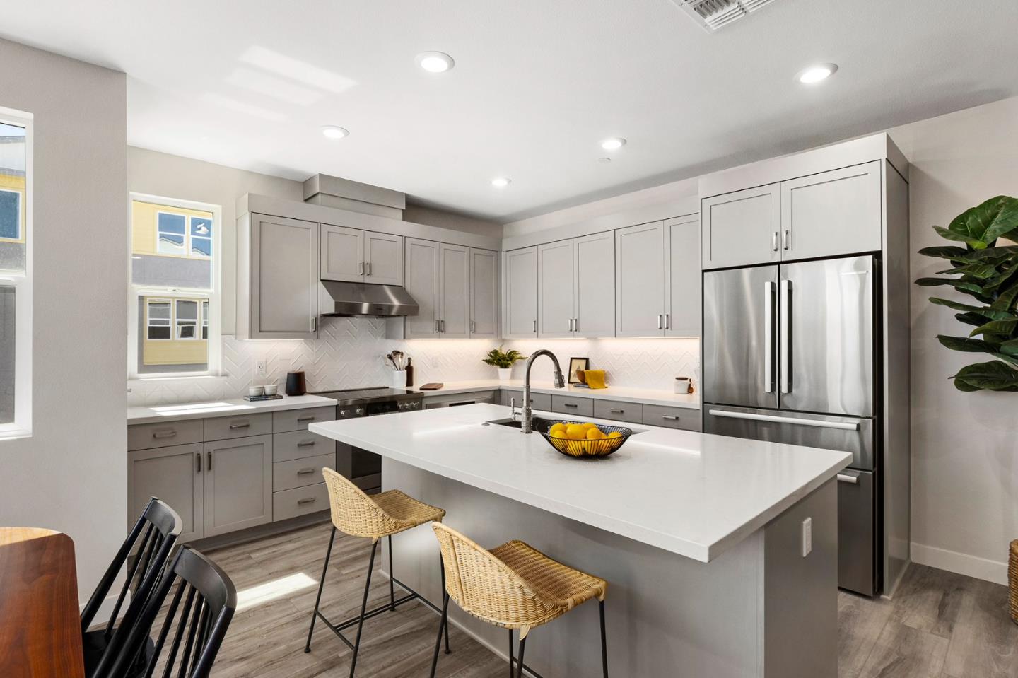 Detail Gallery Image 2 of 16 For 1304 Barbet Circle #3,  Sunnyvale,  CA 94087 - 3 Beds | 3 Baths