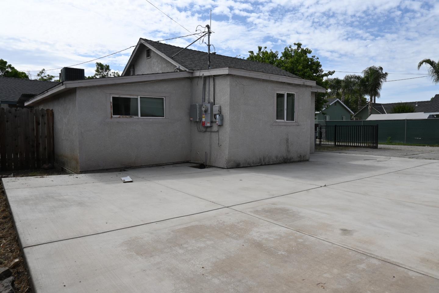 Detail Gallery Image 2 of 24 For 503 R St, Merced,  CA 95341 - 3 Beds | 1 Baths