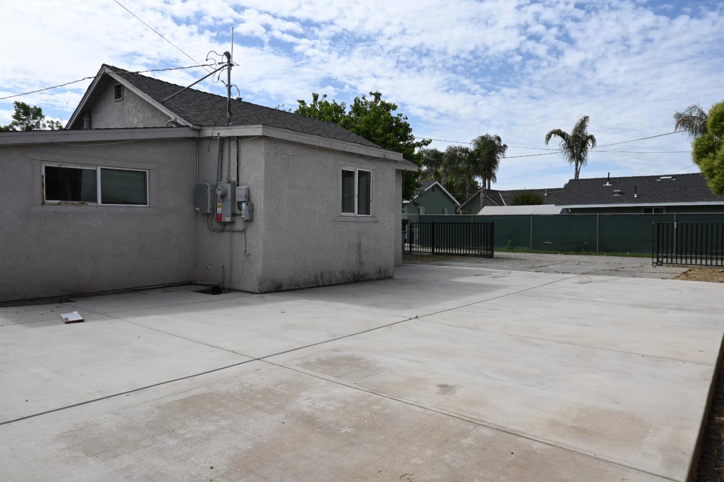 Detail Gallery Image 3 of 24 For 503 R St, Merced,  CA 95341 - 3 Beds | 1 Baths