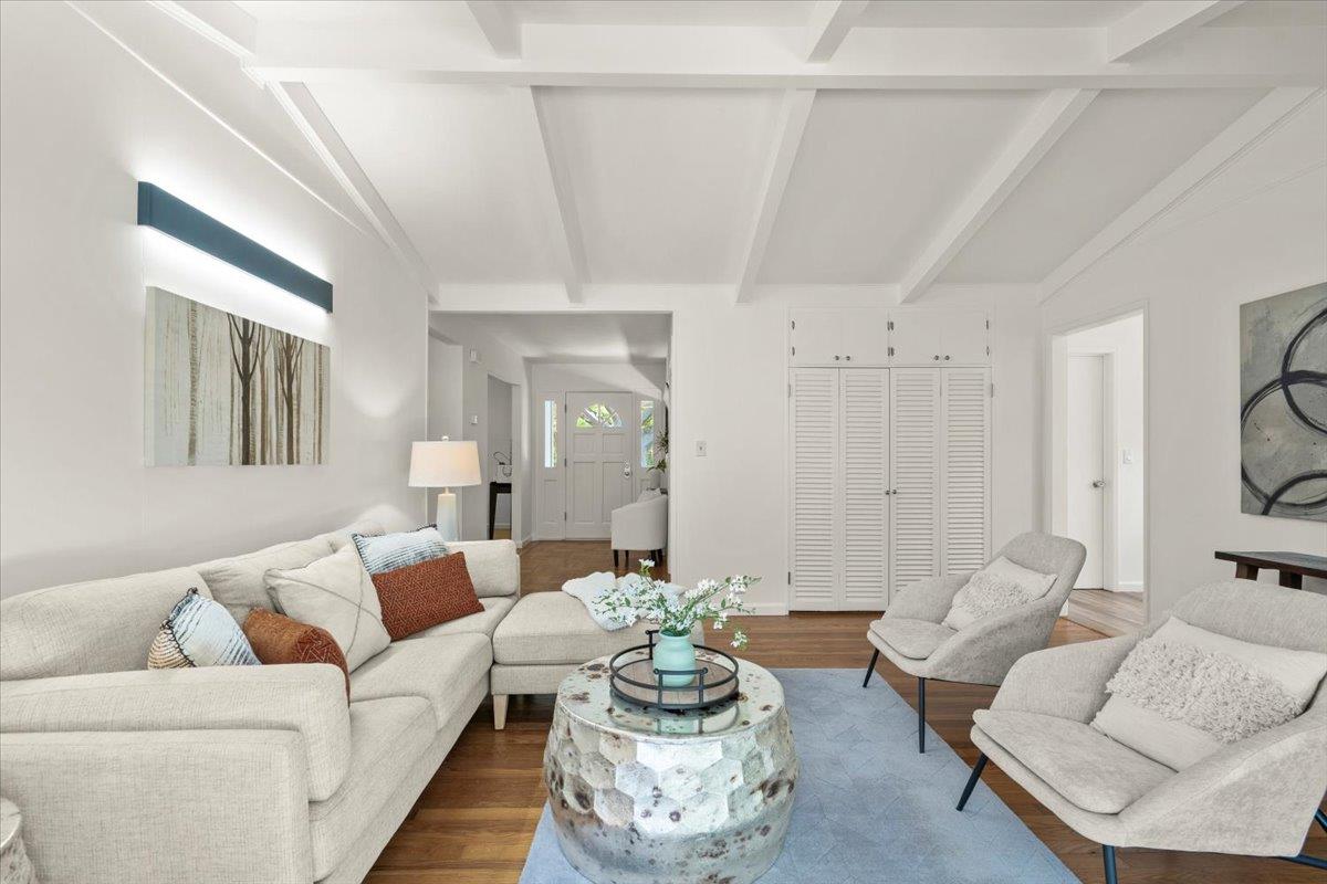 Detail Gallery Image 11 of 26 For 886 Garland Dr, Palo Alto,  CA 94303 - 3 Beds | 2 Baths