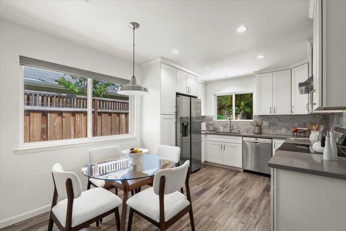 Detail Gallery Image 12 of 26 For 886 Garland Dr, Palo Alto,  CA 94303 - 3 Beds | 2 Baths