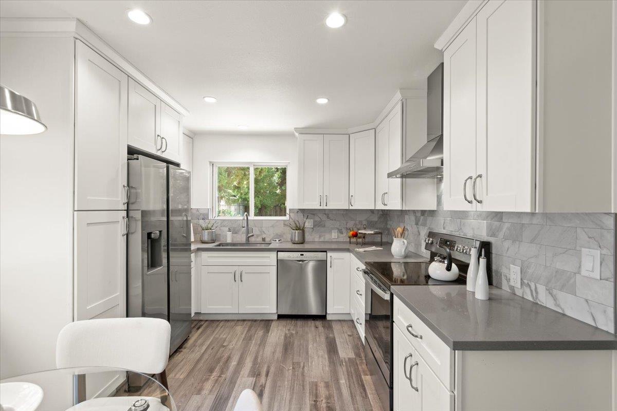 Detail Gallery Image 13 of 26 For 886 Garland Dr, Palo Alto,  CA 94303 - 3 Beds | 2 Baths