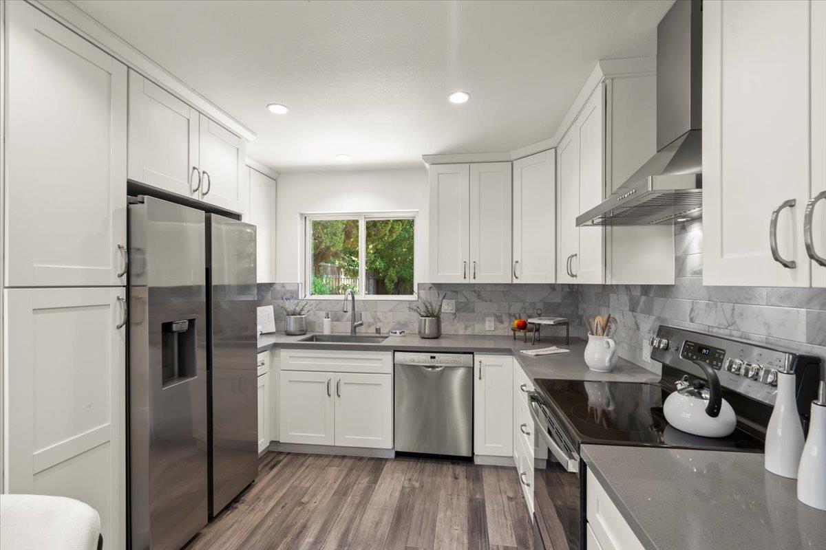 Detail Gallery Image 14 of 26 For 886 Garland Dr, Palo Alto,  CA 94303 - 3 Beds | 2 Baths