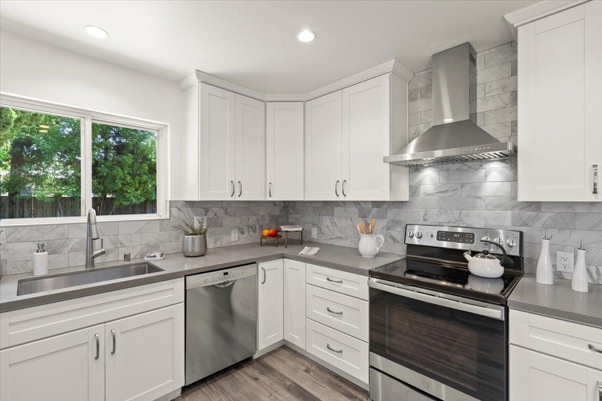 Detail Gallery Image 15 of 26 For 886 Garland Dr, Palo Alto,  CA 94303 - 3 Beds | 2 Baths