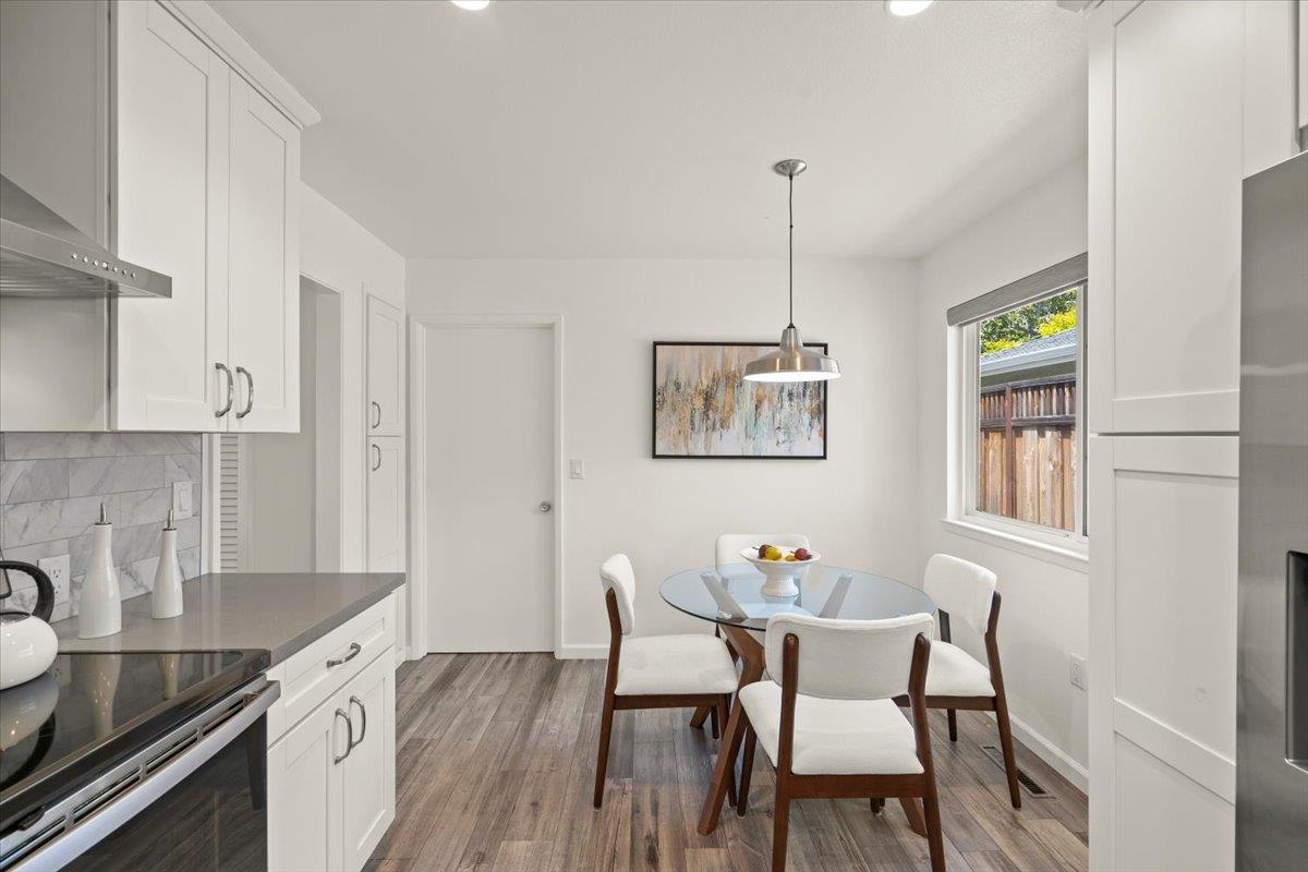 Detail Gallery Image 16 of 26 For 886 Garland Dr, Palo Alto,  CA 94303 - 3 Beds | 2 Baths