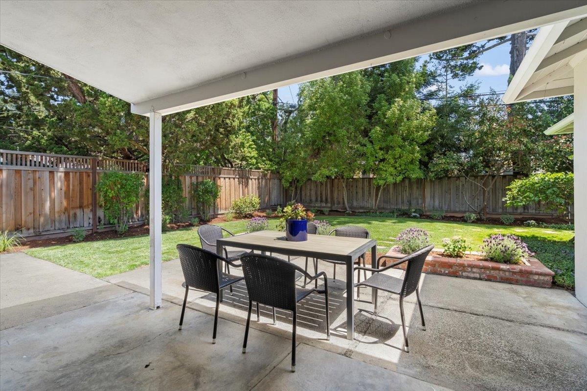 Detail Gallery Image 23 of 26 For 886 Garland Dr, Palo Alto,  CA 94303 - 3 Beds | 2 Baths