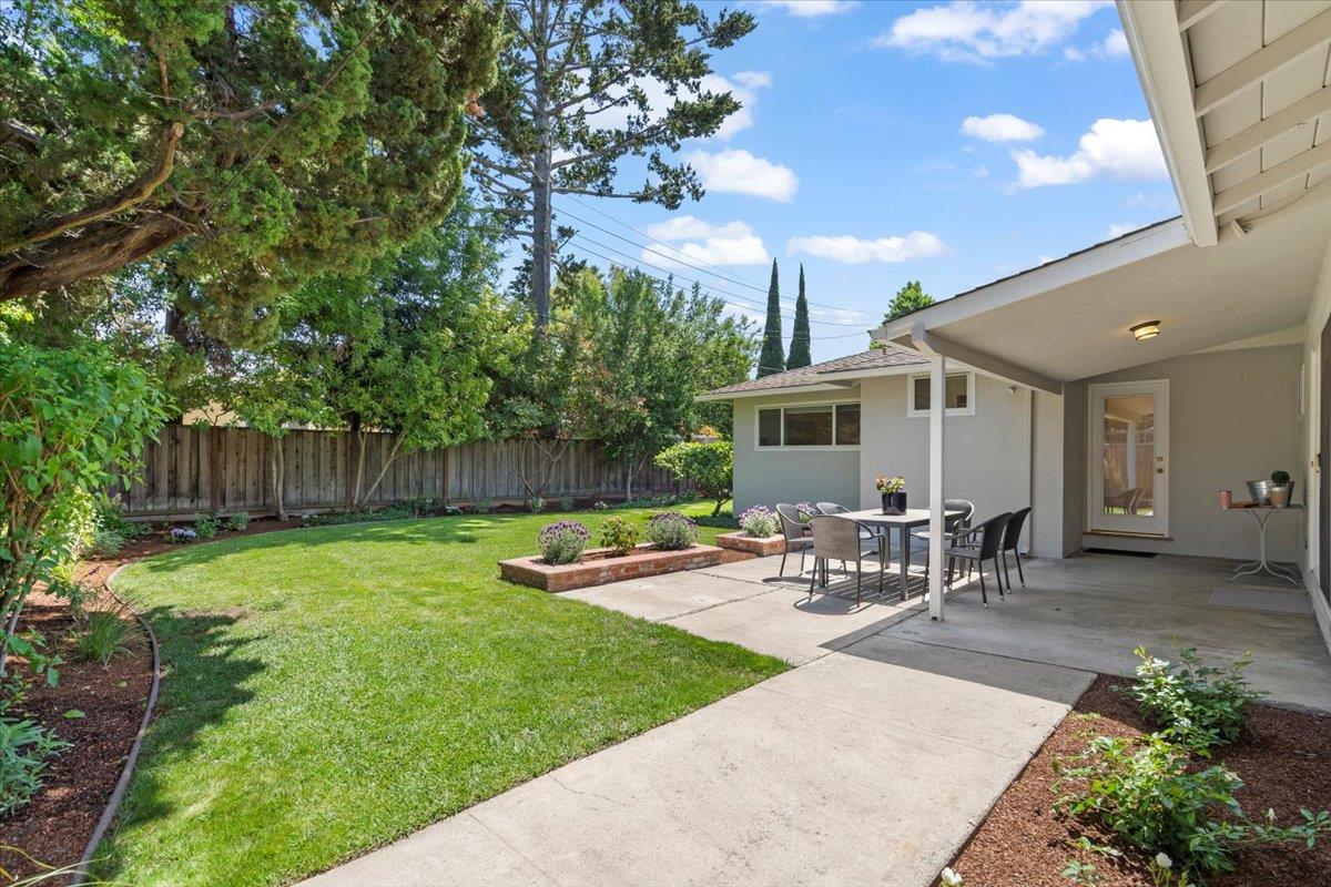 Detail Gallery Image 24 of 26 For 886 Garland Dr, Palo Alto,  CA 94303 - 3 Beds | 2 Baths