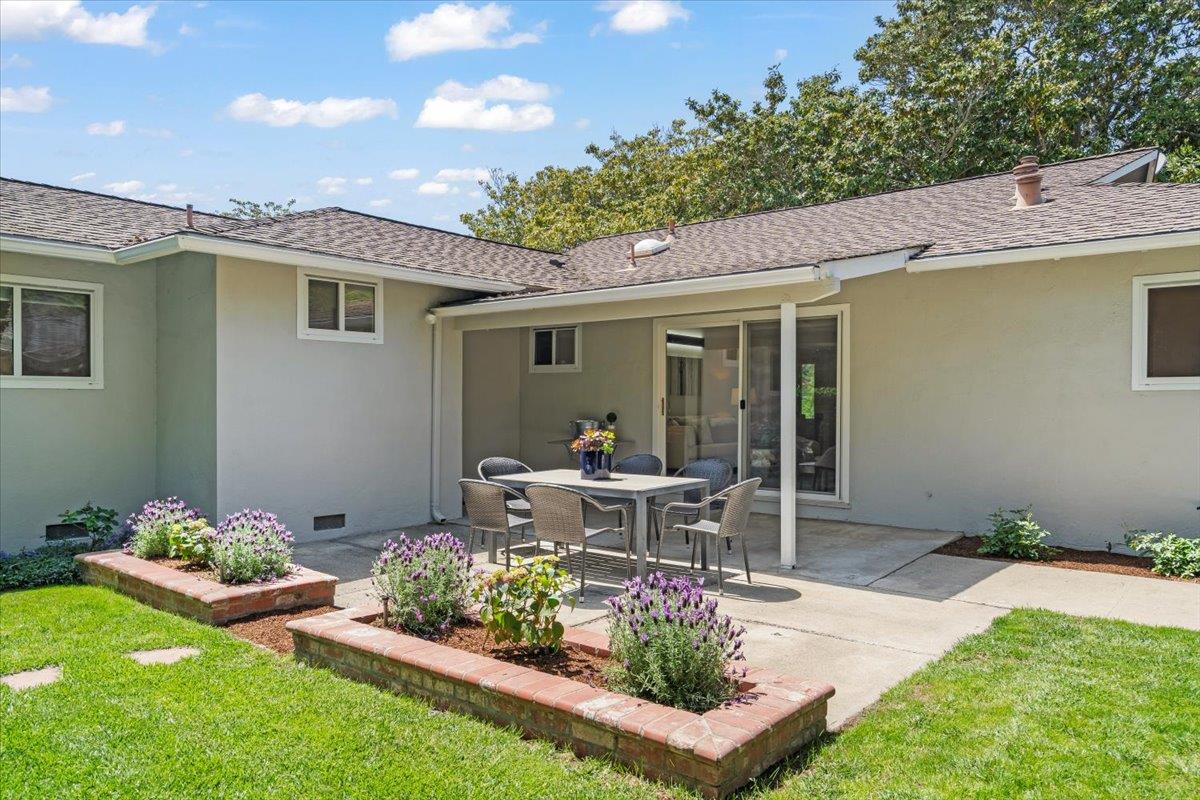Detail Gallery Image 25 of 26 For 886 Garland Dr, Palo Alto,  CA 94303 - 3 Beds | 2 Baths