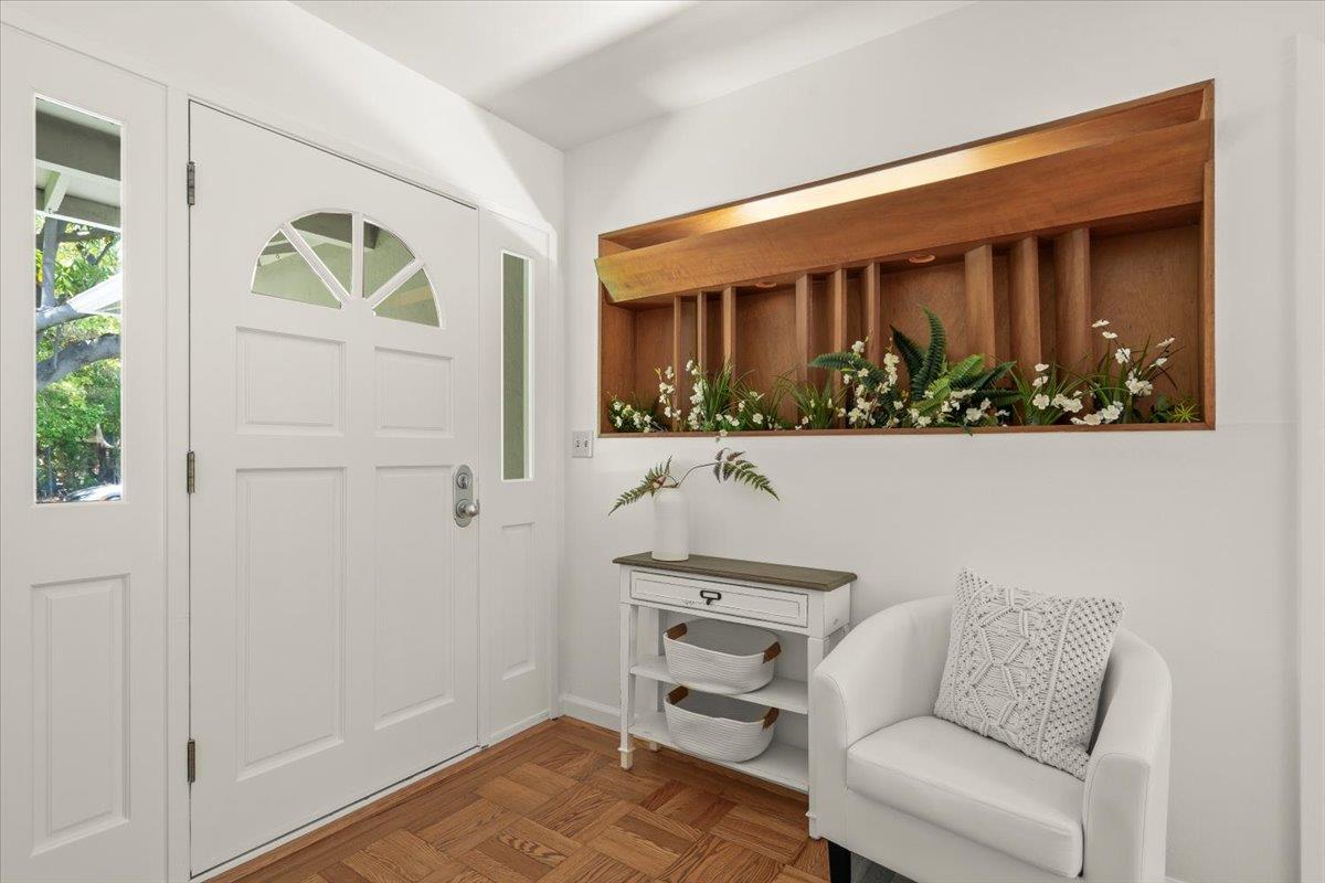 Detail Gallery Image 4 of 26 For 886 Garland Dr, Palo Alto,  CA 94303 - 3 Beds | 2 Baths