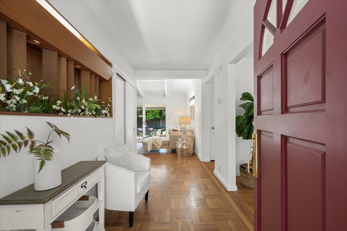 Detail Gallery Image 5 of 26 For 886 Garland Dr, Palo Alto,  CA 94303 - 3 Beds | 2 Baths