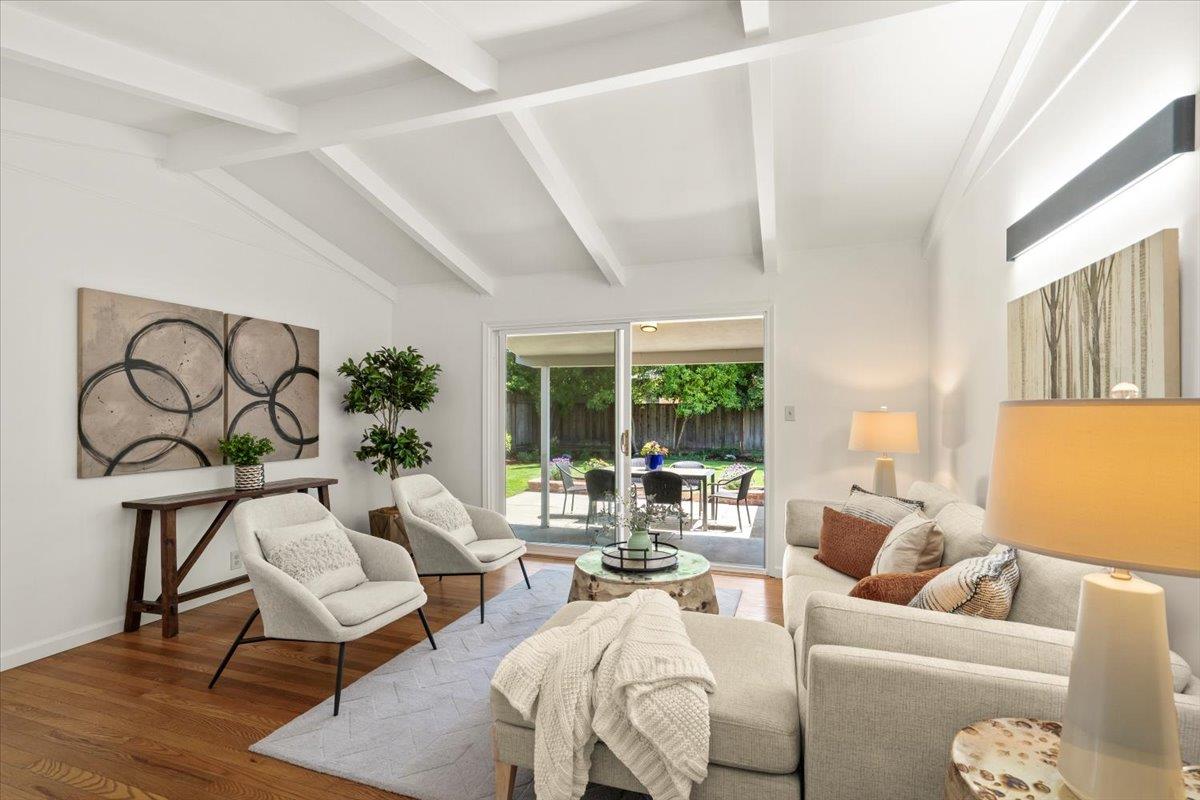 Detail Gallery Image 8 of 26 For 886 Garland Dr, Palo Alto,  CA 94303 - 3 Beds | 2 Baths