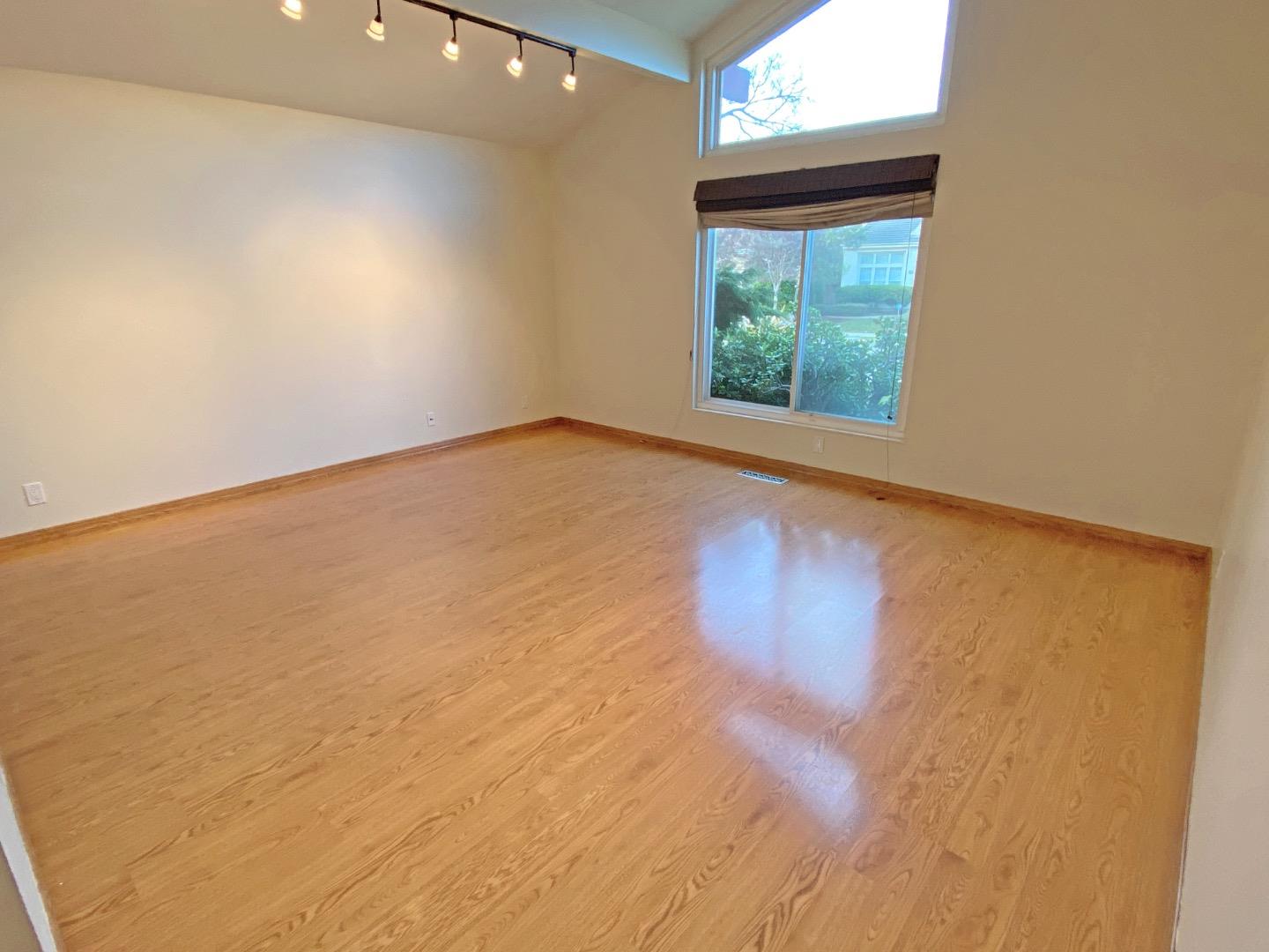 Detail Gallery Image 4 of 23 For 3042 Fowler Rd, San Jose,  CA 95135 - 3 Beds | 2 Baths